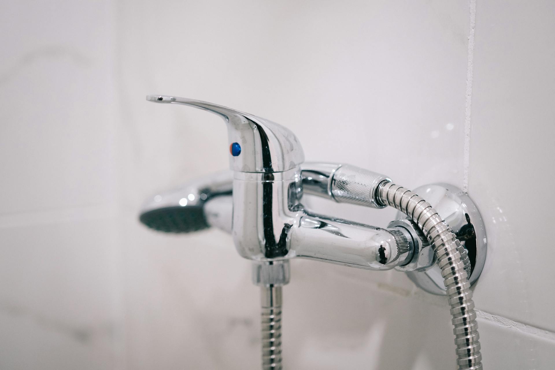 Wyczyszczona bateria prysznicowa